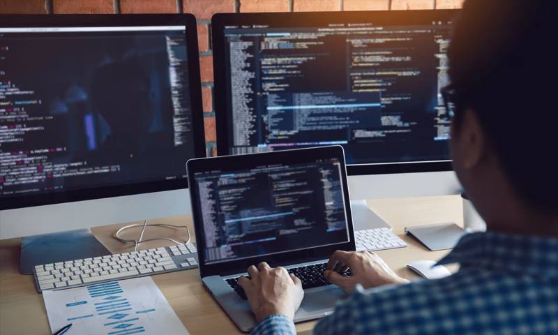 数据科学选型:R与Python如何赋能岚县网站建设?